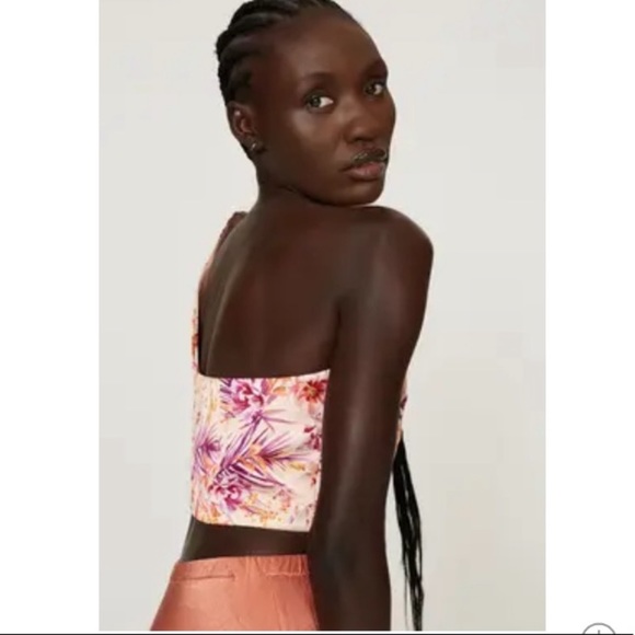 Amur Madame Crop Top - Picture 4 of 16